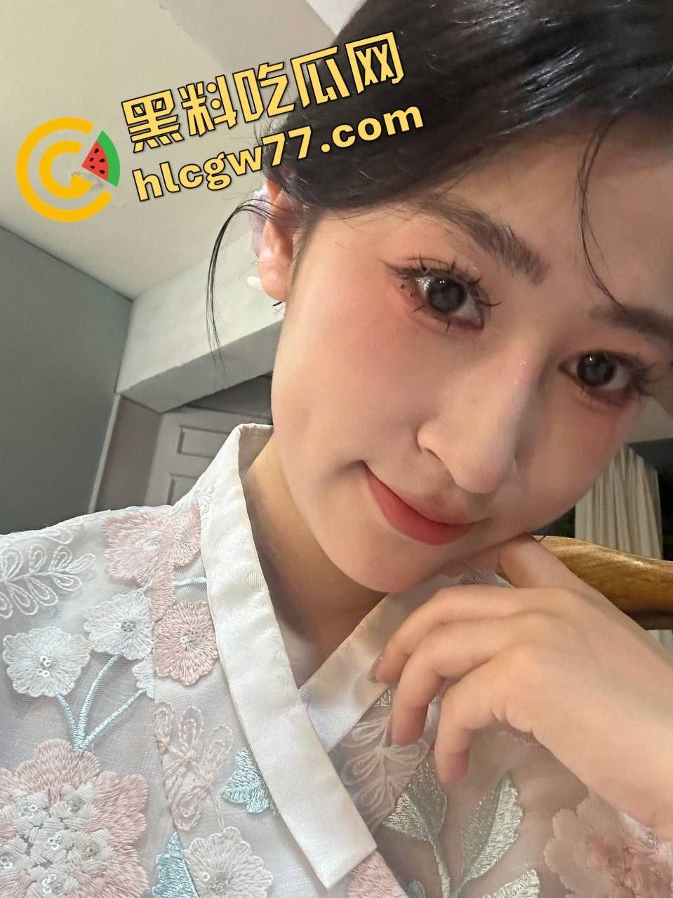 武汉女大学生酒店化身淫荡蒙娜丽莎！黑丝勾魂口活深喉逆天翘臀，男子无脑如电钻一样抽插！