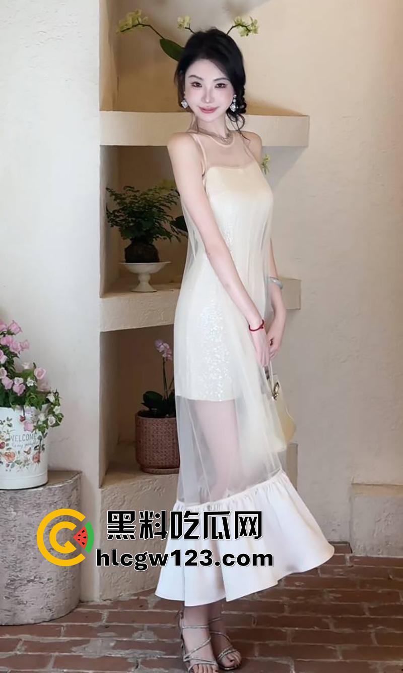 抖音服装界诈骗大神【Sun雅乔】,专坑无知小仙女,表面女神背地富人母狗,各种约炮群p淫荡至极!