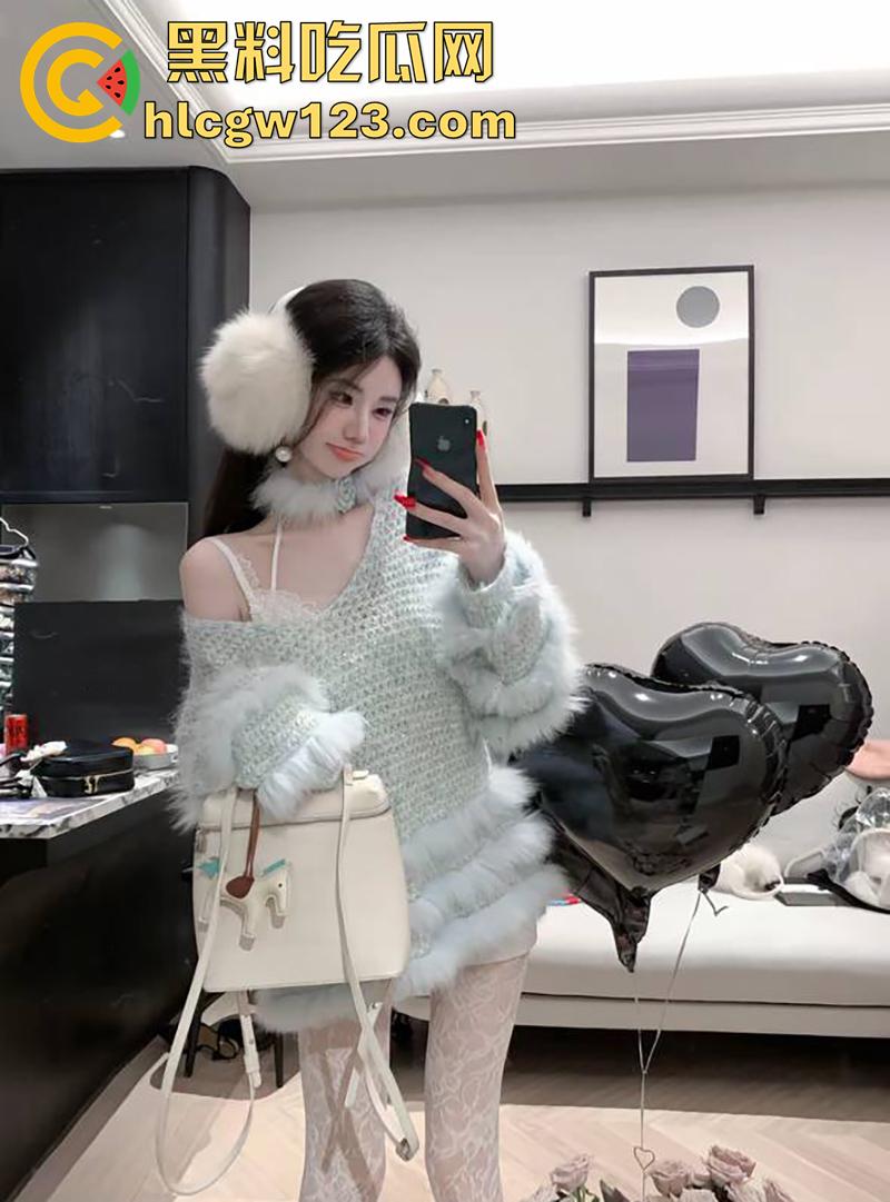 抖音服装界诈骗大神【Sun雅乔】,专坑无知小仙女,表面女神背地富人母狗,各种约炮群p淫荡至极!