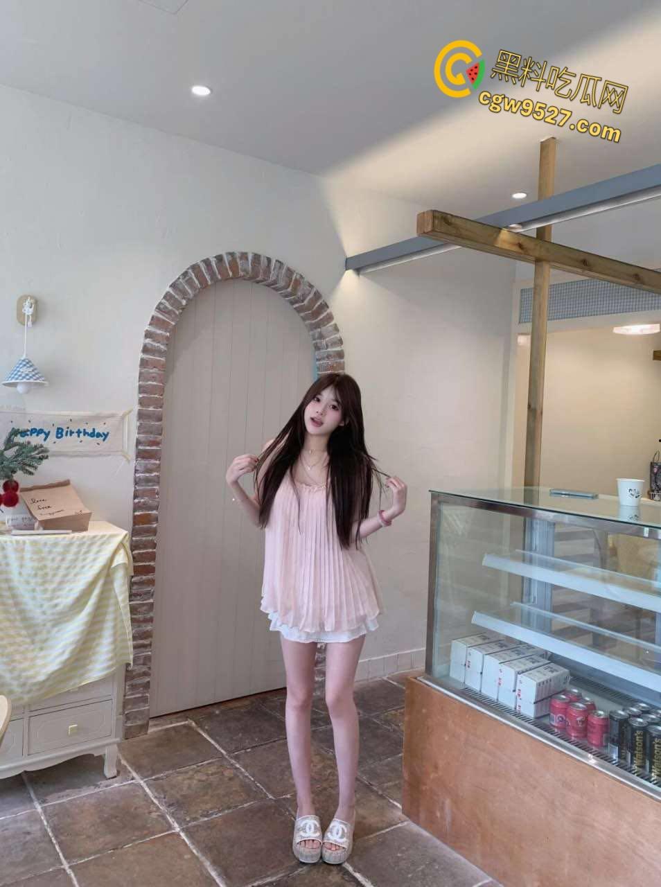 杭州反差母狗【武杭霏霏】,高跟鞋大长腿淘宝模特,下班主动求操性感撩人,肛塞调教后入小骚穴!