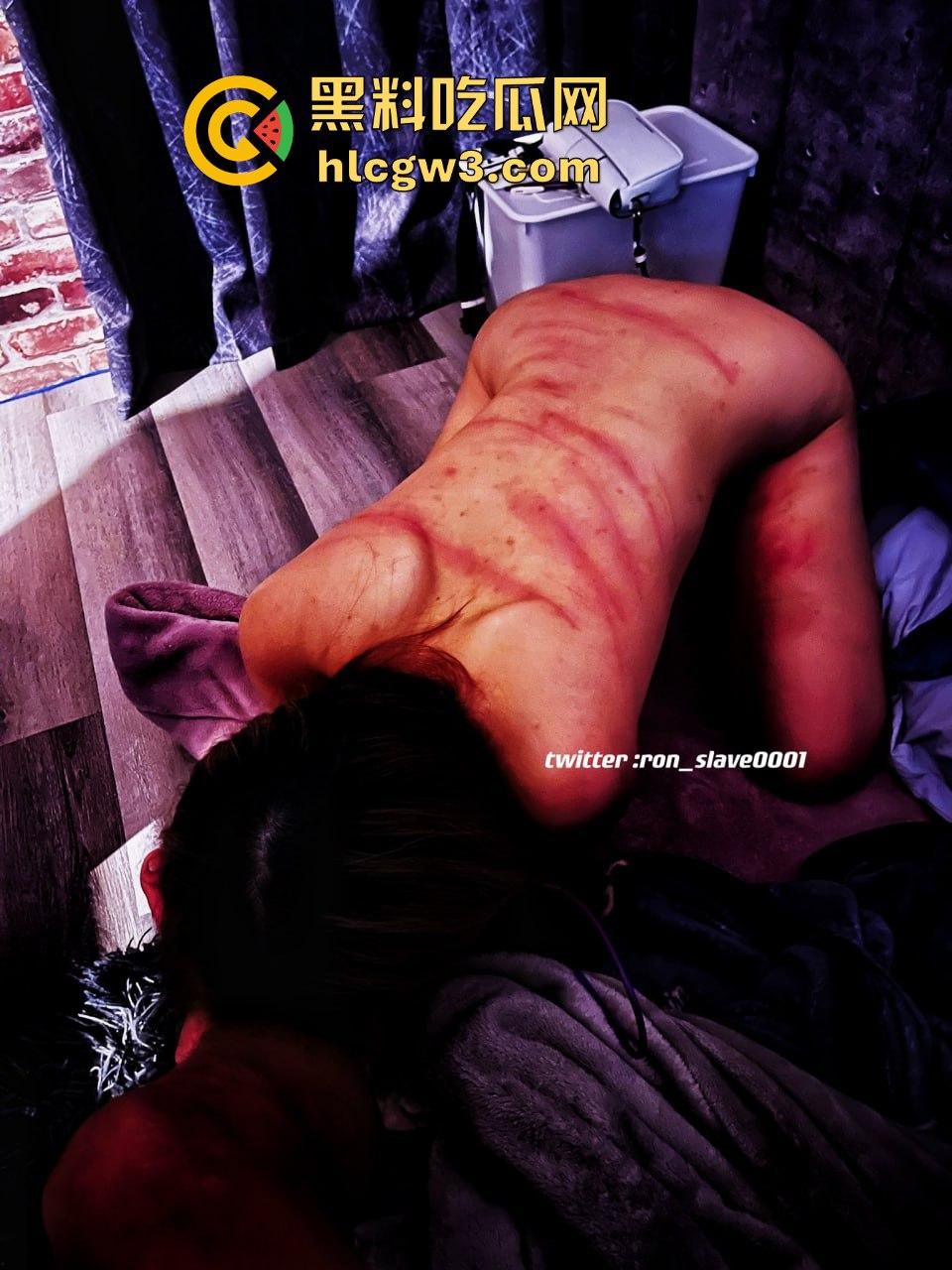 主人的雌犬【芳雪儿】反差萝莉被爆出,狗笼圈养、小狗蹲喝尿、户外捆绑鞭打,骚到极致的反差玩法!