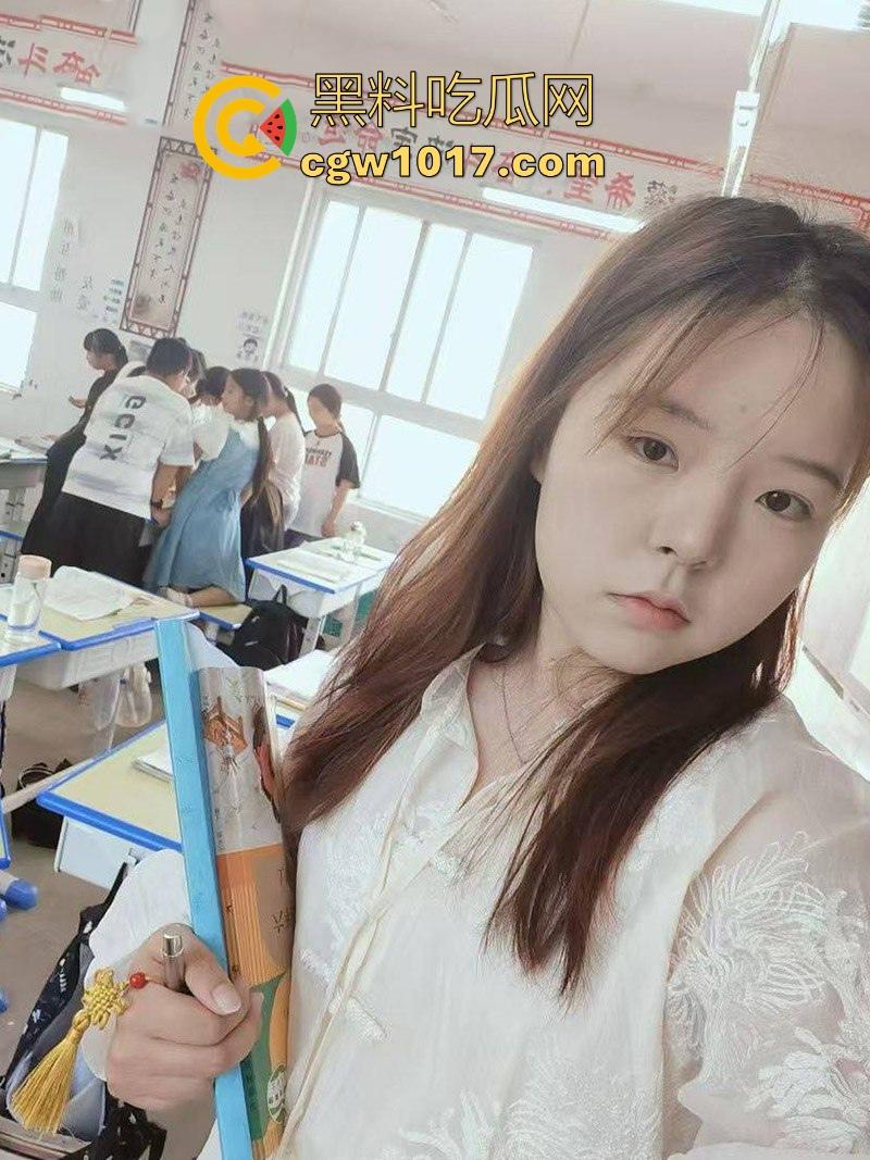 河南第一小学5年纪3班数学老师【肖莹】跟男友性爱视频泄露，丰满如肉弹，骚逼湿透饥渴，全程露脸骑乘做爱！