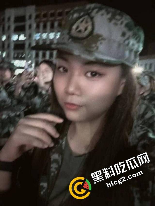 去年爆火网络的潍坊科技学院吊带露乳姐『艾予晨』爆出新瓜！在酒吧与陌生男子 热情开放露奶热舞 真是一点没变