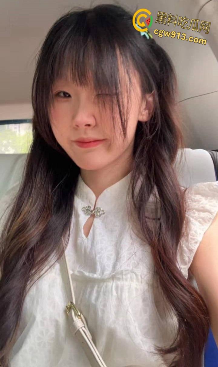 浙江湖州师范学院【王欣桐】,表面清纯私下受虐母狗,主动献身给网恋男友,娇小身材被抱在身上猛操 !