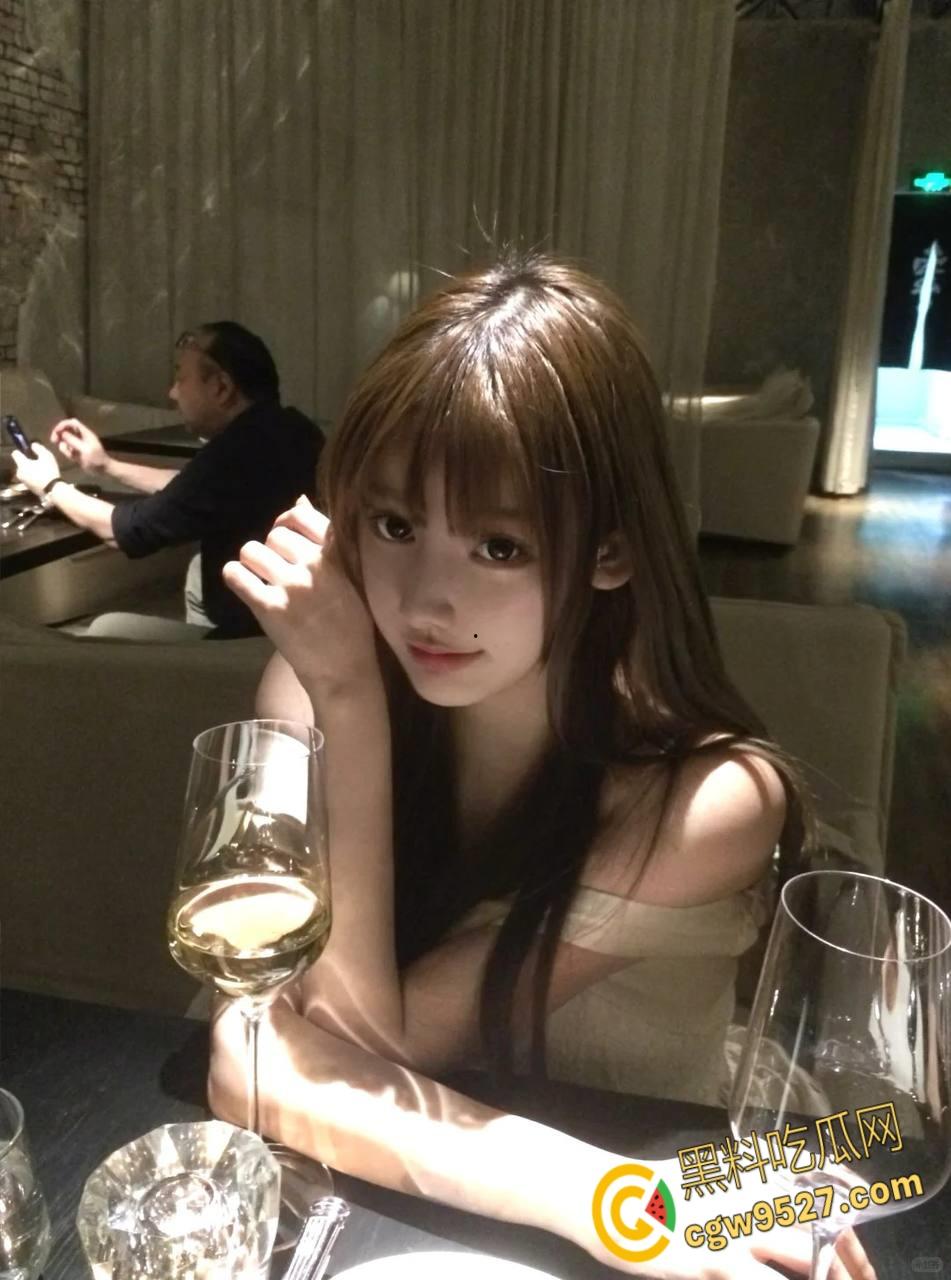 出租房交不起燃气费,翘臀牛仔裤的妹妹,淫语挑逗暗示哥哥,后入暴力抽插内射,操的妹妹淫水直喷 !