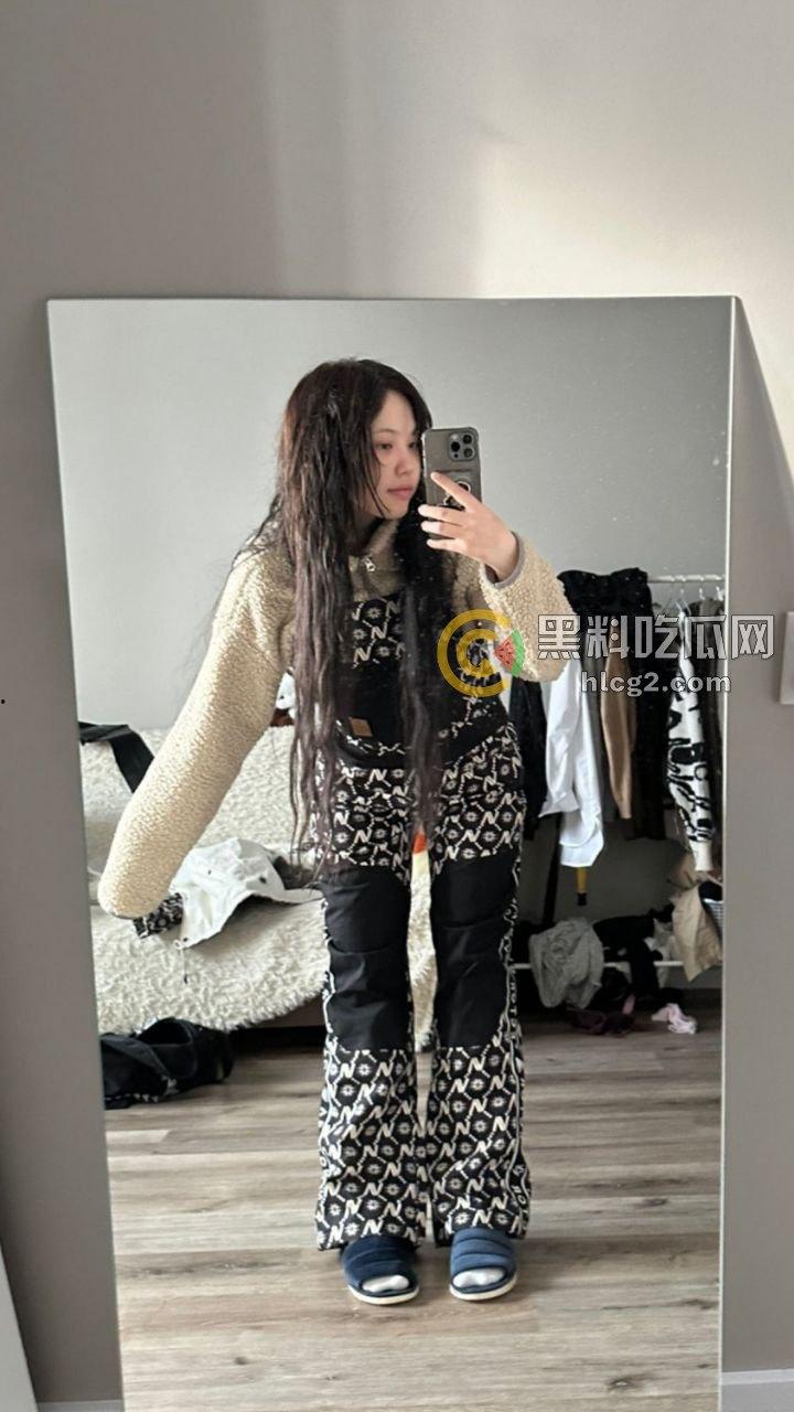 顶级颜值反差婊「皮利珊」私拍泄密，火辣自拍生活照被摄影师曝光！