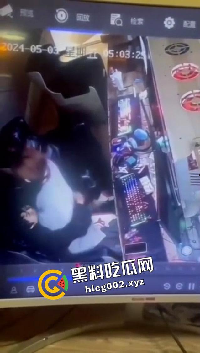 湖南邵阳塘渡口大瓜！情侣网吧里观音坐莲 头上就是监控 全程记录 视频流出