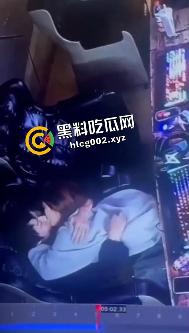 湖南邵阳塘渡口大瓜!情侣网吧里观音坐莲 头上就是监控 全程记录 视频流出