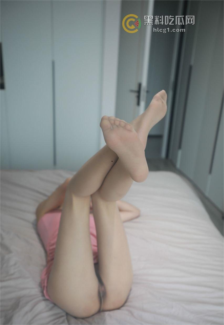 高颜嫩妹似痞幼,土豪定制蜜桃臀粉穴视频流出,性感画面让人狂热