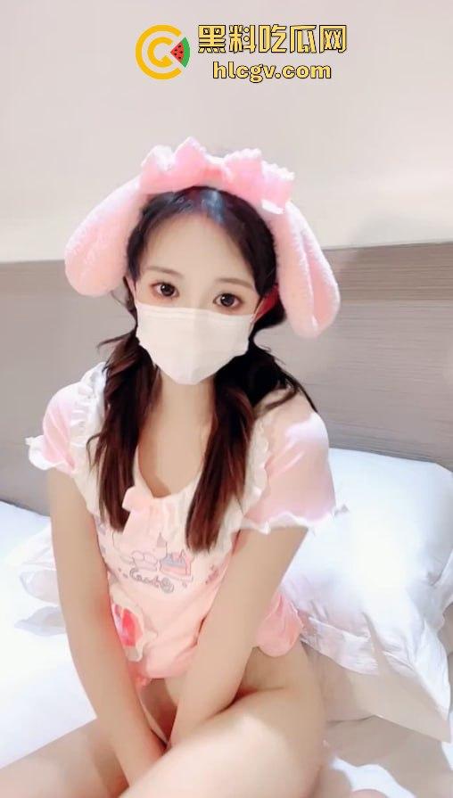 广西清纯厂妹【胡小宁】下海变身母狗!大叔暴操粉穴嫩妹,颜值稚嫩却毫无保留掰腿狂插!