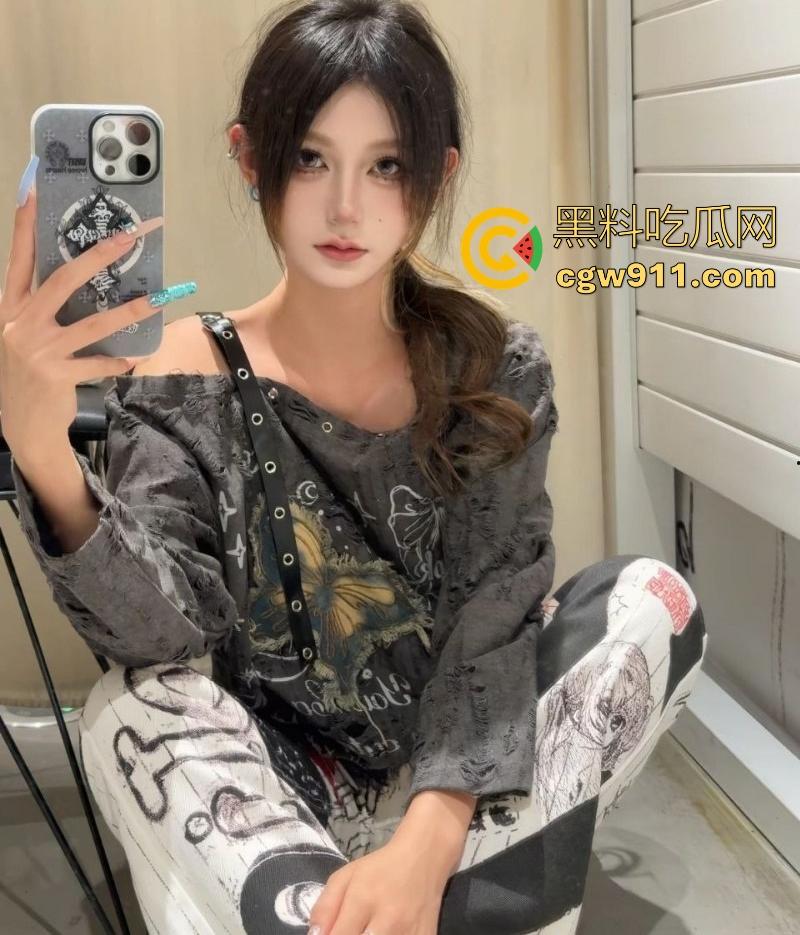 湖北理工大学高颜值学妹【李萌】与男友做爱视频泄露,娴熟口技含屌舔蛋,无套抽插双乳晃得起飞!