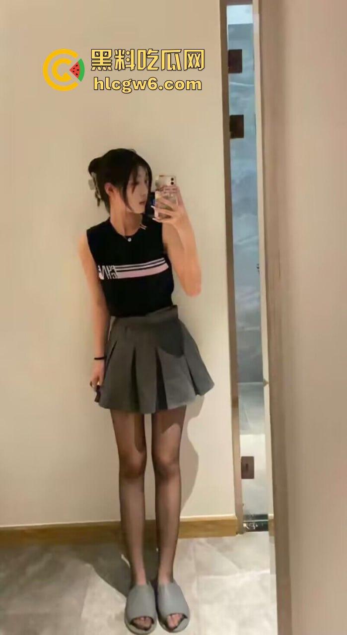 女子灌醉闺蜜给男友当鸡吧套子 摁头深喉撸管当飞机杯 闺蜜喝得烂醉还被内射 这才最佳好老婆!