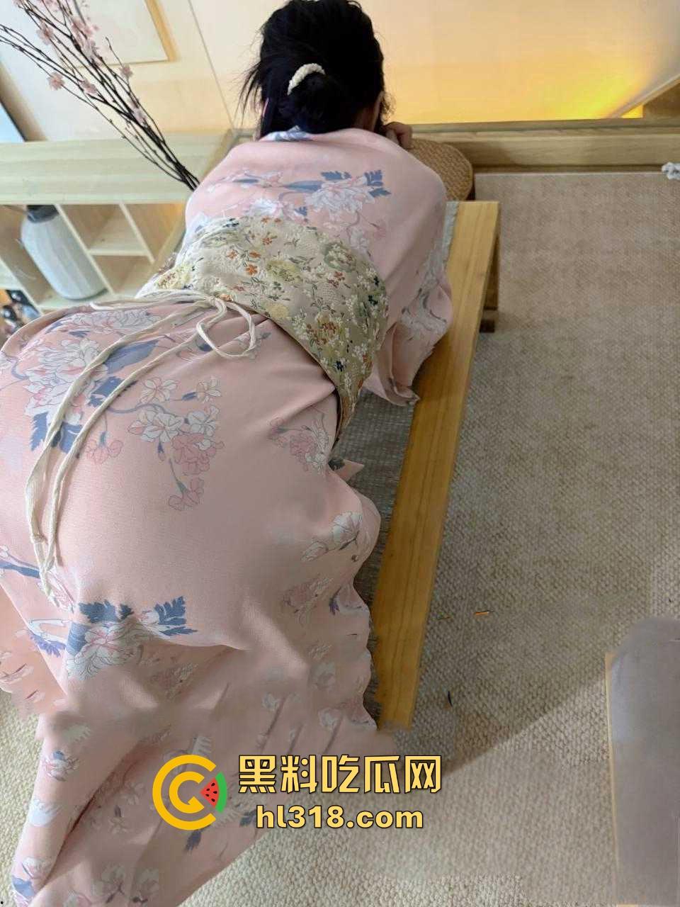 海角乱伦!带萝莉妹妹去日式酒店体验不一样的做爱,日式做爱刺激满满,无套内射白虎嫩逼!