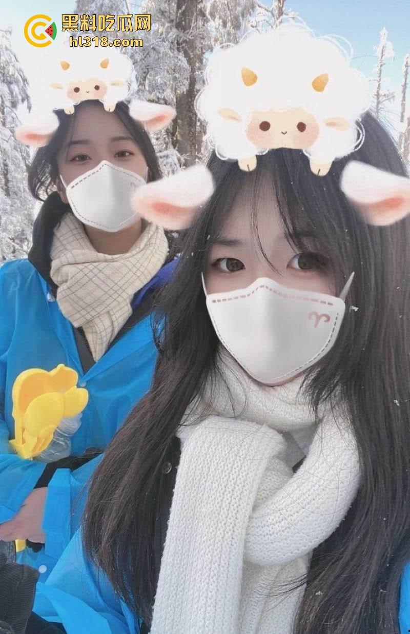 黑龙江极品萝莉【刘文玲】约炮视频曝光,反差母狗相约车震,后排极限口交骑乘,敏感小穴高潮颤栗不止!