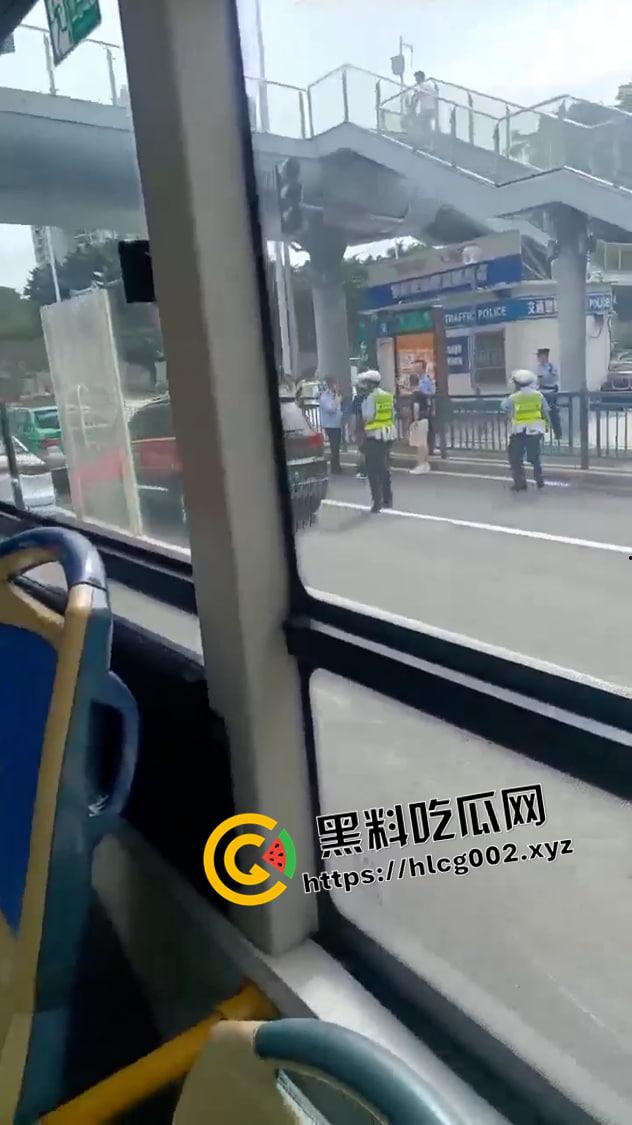 广东珠海出租车司机被杀现场流出 副驾驶乘客和司机起矛盾直接一刀捅死 淡定离开 太狠了