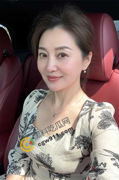 海角乱伦:母亲节用肉棒孝敬淫母,儿子精液狂喷脸上,大屌爆操淫荡骚穴,床下为母,床上为妻