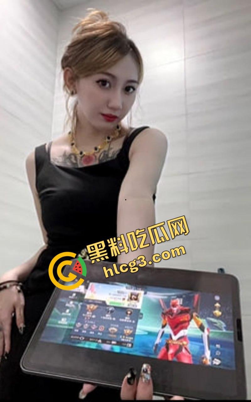 快手爆炸丑闻!纹身女神『彤謌』与榜大哥私会渔网做爱视频外泄,清纯颜值暗藏“风骚”真相!