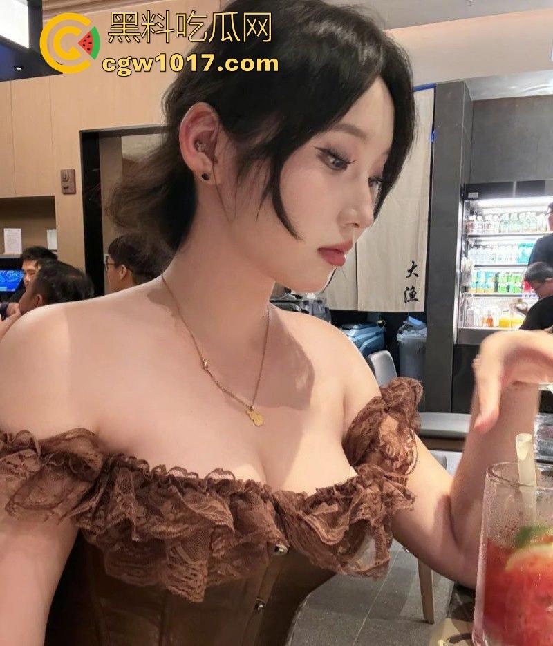 广西大学极品御姐【林瑶】约炮师弟视频曝光，黑丝连体服裹身勾勒完美曲线，口交吞屌多体位激情爆操！