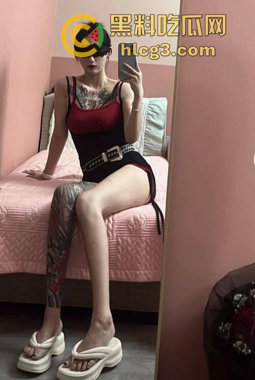 快手爆炸丑闻!纹身女神『彤謌』与榜大哥私会渔网做爱视频外泄,清纯颜值暗藏“风骚”真相!