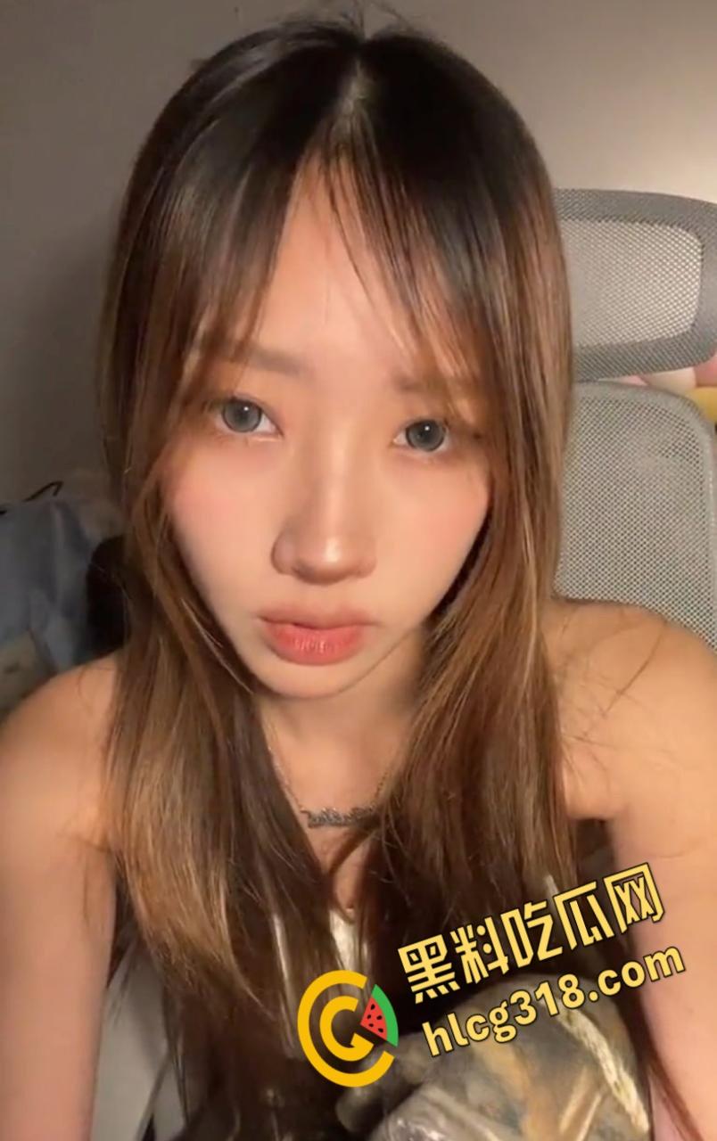 湖南农业大学【曾钰】，清纯女大学生下海沦为玩物，白虎粉穴后入狂操，简直就是完美炮架!