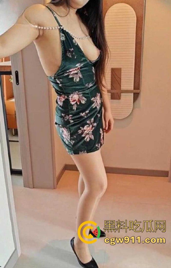 给网友直播暴操穿旗袍的嫂子,性感大奶陪肉丝,花式打桩猛插,内射后爽到兄弟直喊嫂子老婆!