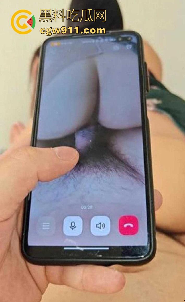 给网友直播暴操穿旗袍的嫂子,性感大奶陪肉丝,花式打桩猛插,内射后爽到兄弟直喊嫂子老婆!