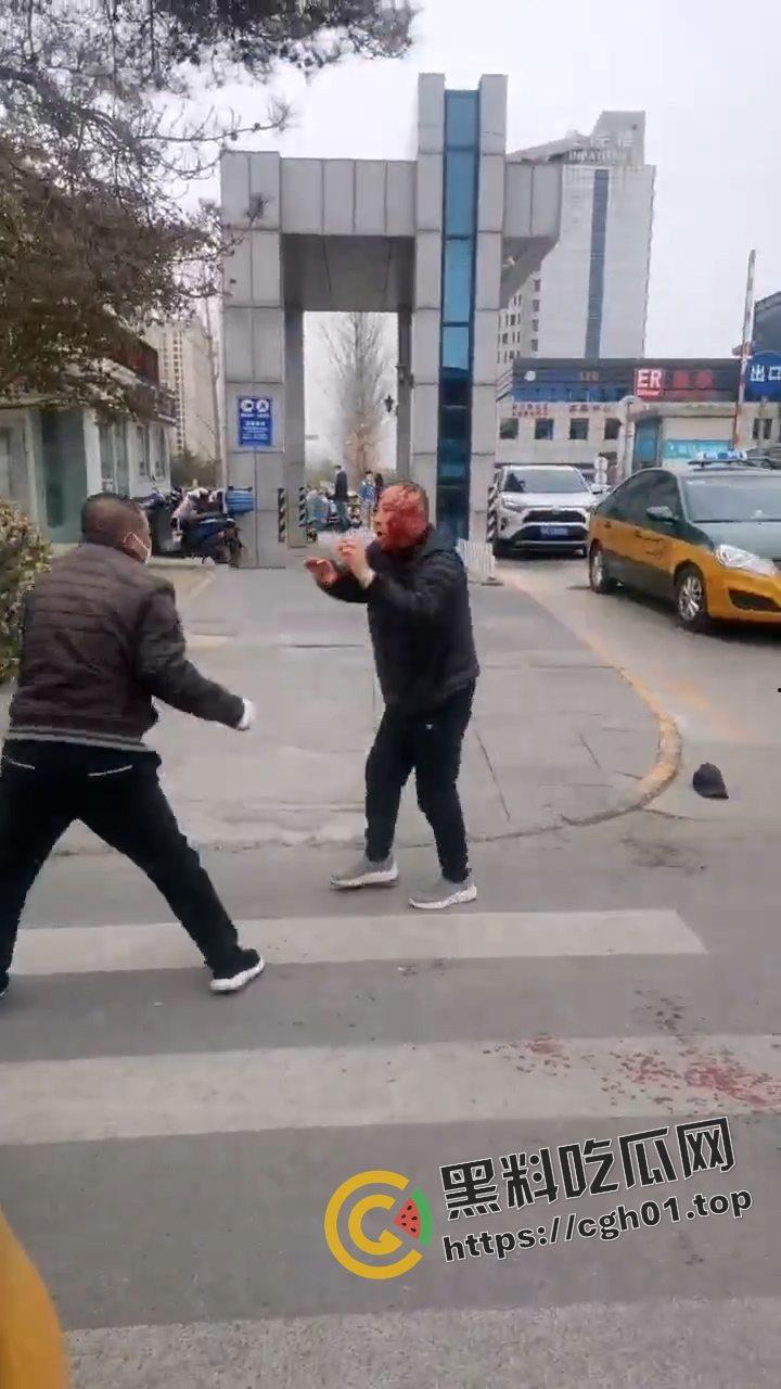 河北燕郊滴滴大战出租车!因为15元得单子出租车司机拿螺丝刀把滴滴司机脑袋捅烂 现场血腥画面流出