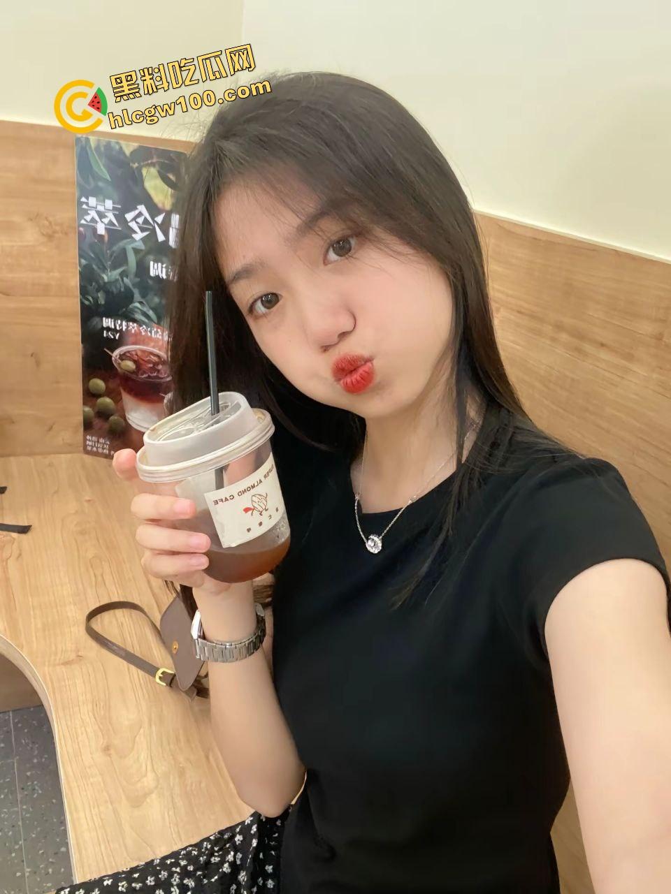 海南文昌反差骚鸡人妻【蒋怡琳】与猛男房间各种姿势,爆操白虎无毛骚逼,独家曝光流出!