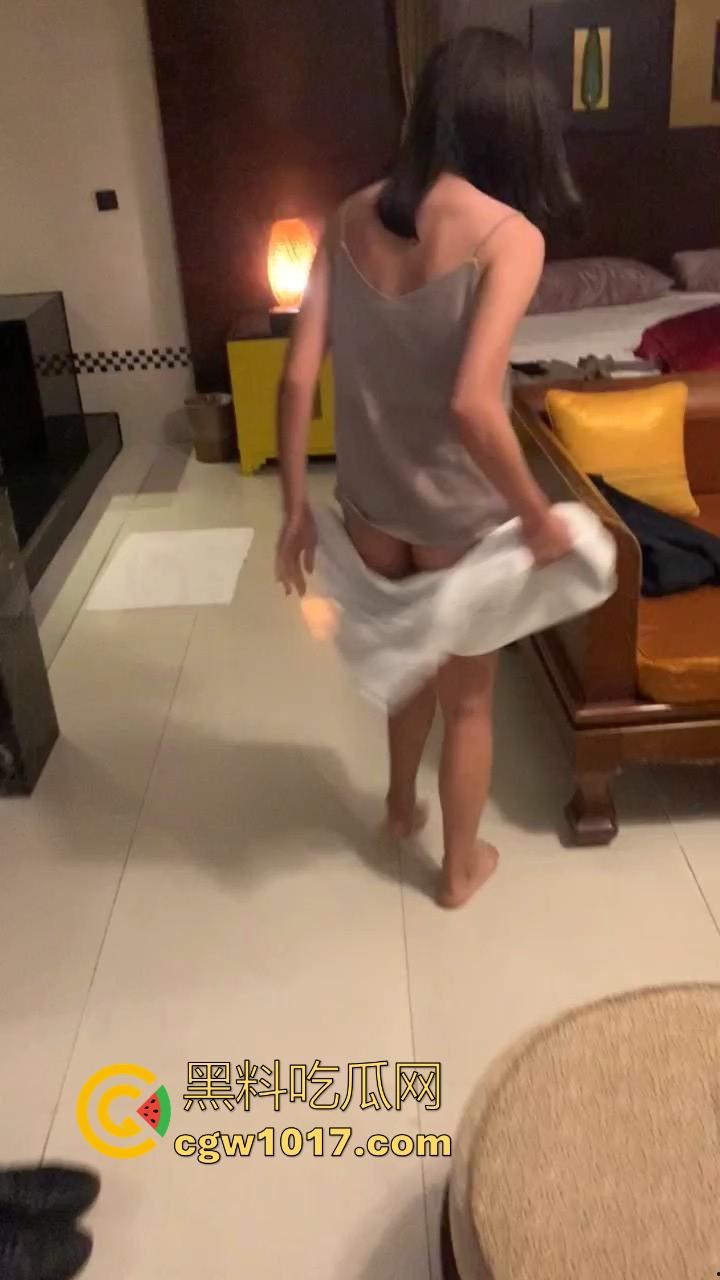 骚的不一定是小姐,还有可能是销售!半哄半骗灌醉到酒店,一晚上干了她无数次,原来这就是销冠!