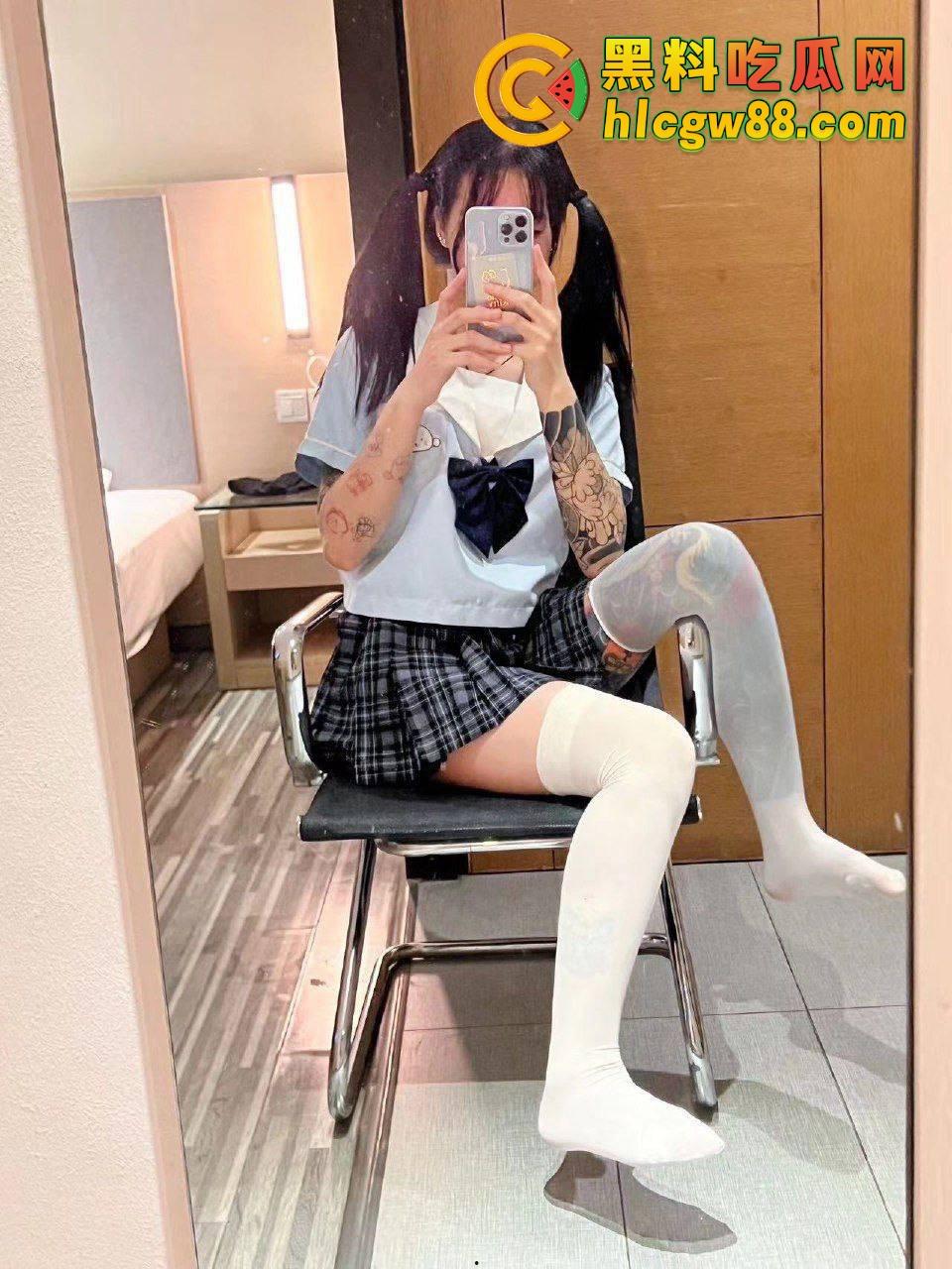 江西南昌双马尾纹身骚妹『赵玉霞』高中社会小萝莉,花臂花腿抓着马尾后入狂蹬,满背锦鲤纹身!