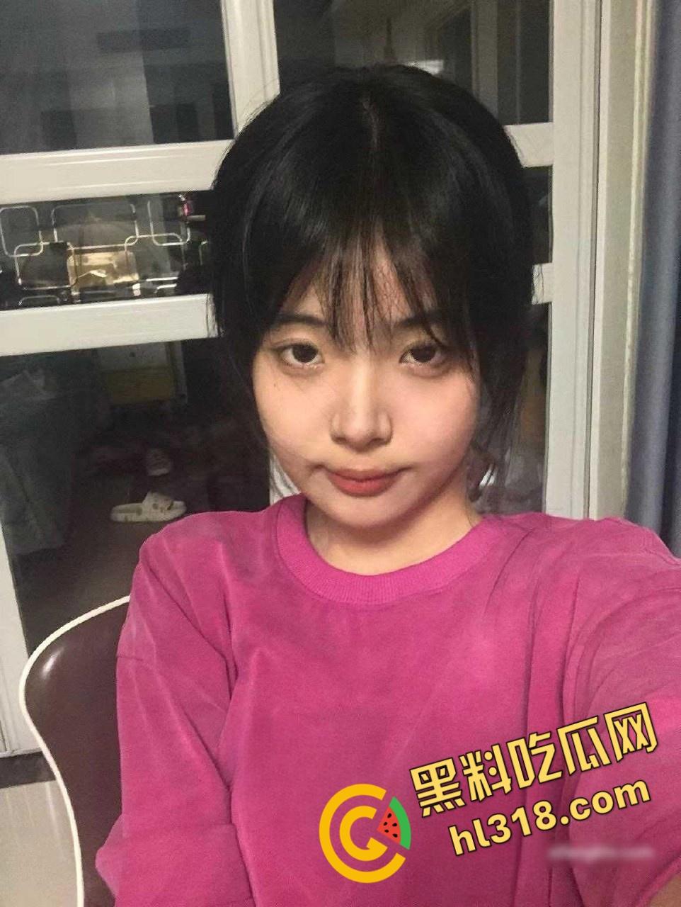 山西运城学生妹【陈茹茹】，懵懂清纯JK少女，看到18cm大屌眼睛都亮了，跪在地上口交满满的征服感 !