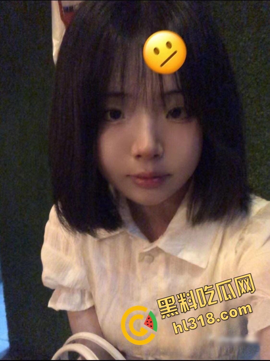 山西运城学生妹【陈茹茹】,懵懂清纯JK少女,看到18cm大屌眼睛都亮了,跪在地上口交满满的征服感 !