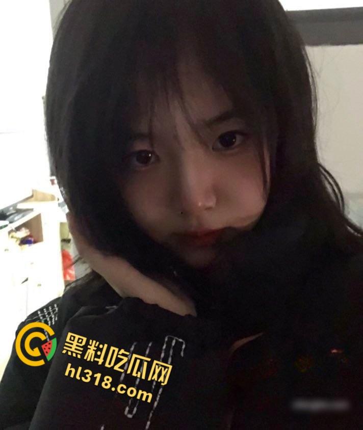 山西运城学生妹【陈茹茹】,懵懂清纯JK少女,看到18cm大屌眼睛都亮了,跪在地上口交满满的征服感 !