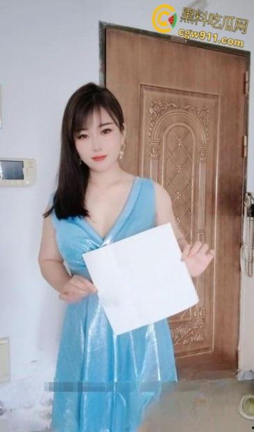 快手少妇【佳怡姐姐】,身穿性感翘臀牛仔裤,剪洞打桩后入爆操嫩穴,小树林户外激情野战 !