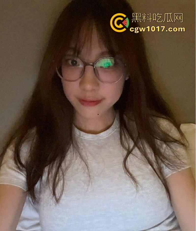 深圳职业学院反差骚学妹【李文萱】大眼骚妹一枚背着男友出轨，东窗事发现任男友把不雅视频曝光！