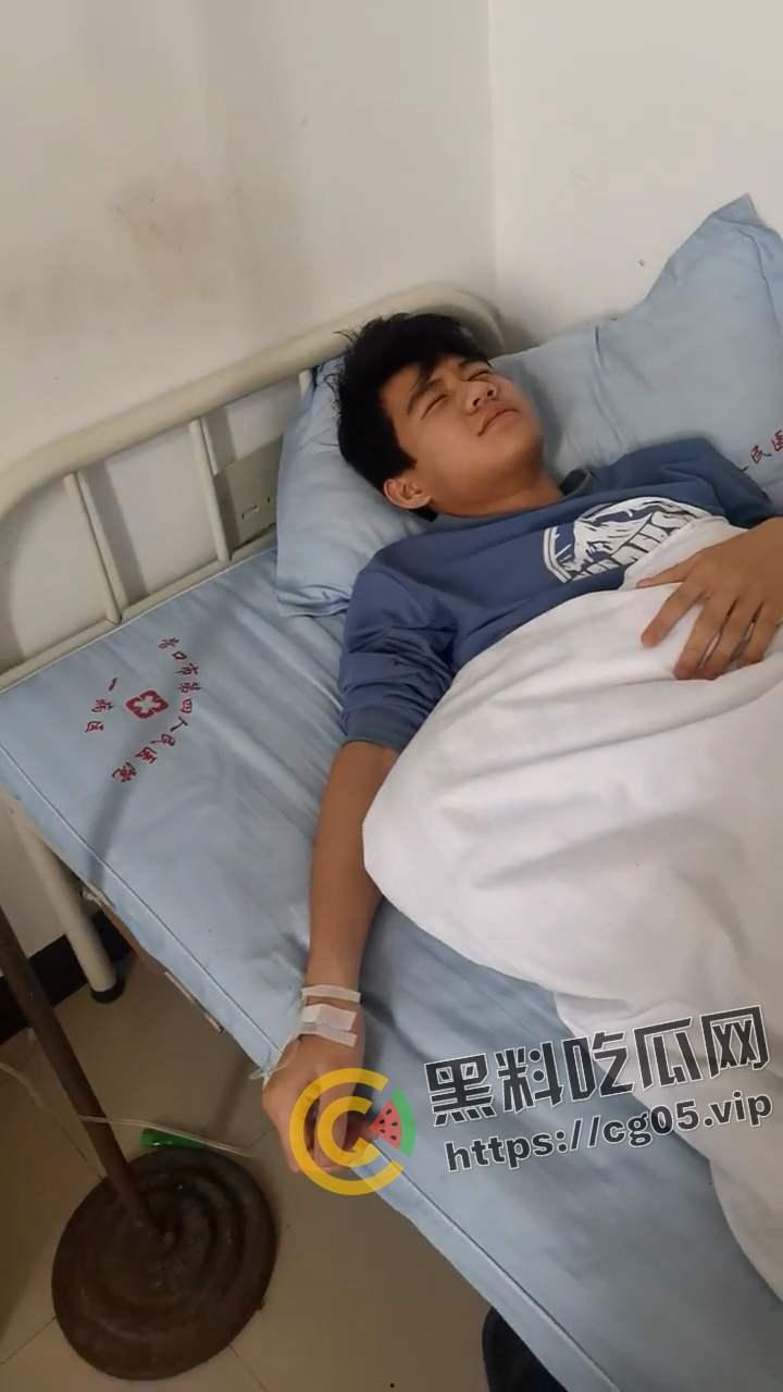 辽宁营口大石桥第二高级中学 男生在卫生间遭遇霸凌围殴 事后校方和打人家长不承认 现在孩子精神出现异常