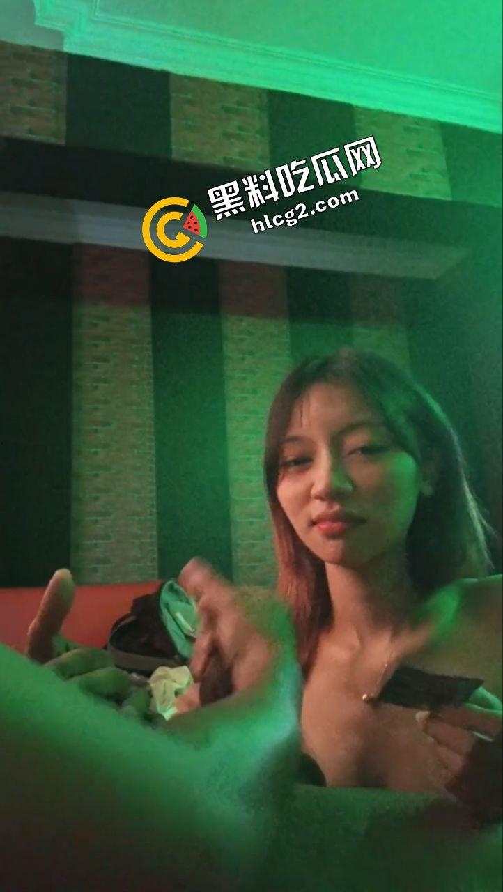 瓜友投稿 在缅甸亚太城上班的若开邦女孩 跟男友酒店做爱视频遭泄密曝光 玩的很花还很骚!