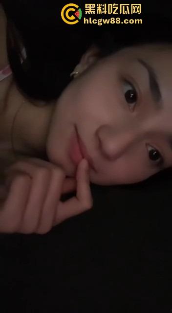 挪威留学生炫耀洋马女友【julsbarba】白虎浪穴骑乘狂摇,异域风情玩得飞起,国内女拳看傻了!