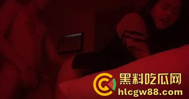 挪威留学生炫耀洋马女友【julsbarba】白虎浪穴骑乘狂摇,异域风情玩得飞起,国内女拳看傻了!