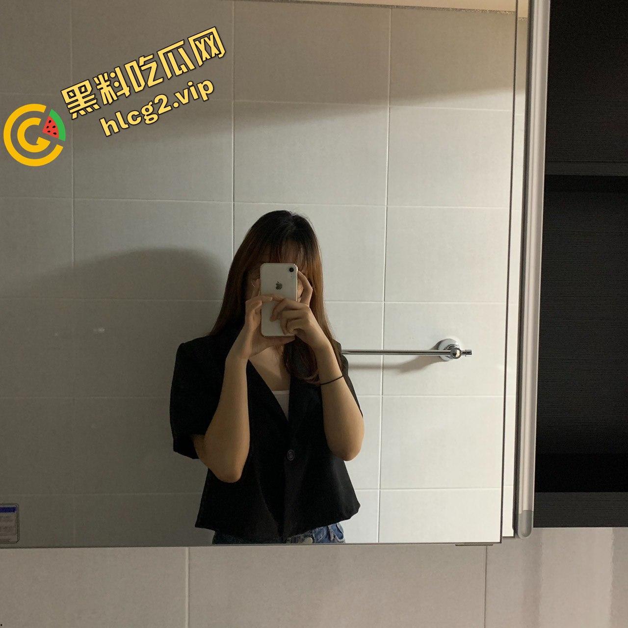 韩国妹纸网络调教曝光!主人命令她在厕所脱光做深蹲,现场自慰供其观看!