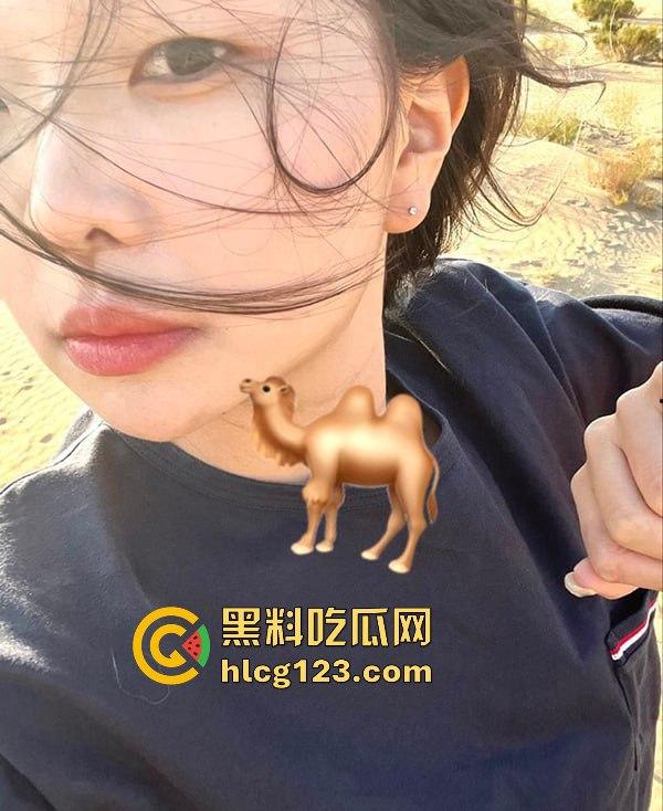 北京外国语大学单眼皮美女校花『俞佳佳』身穿情趣黑丝极致诱惑 被后入抽插