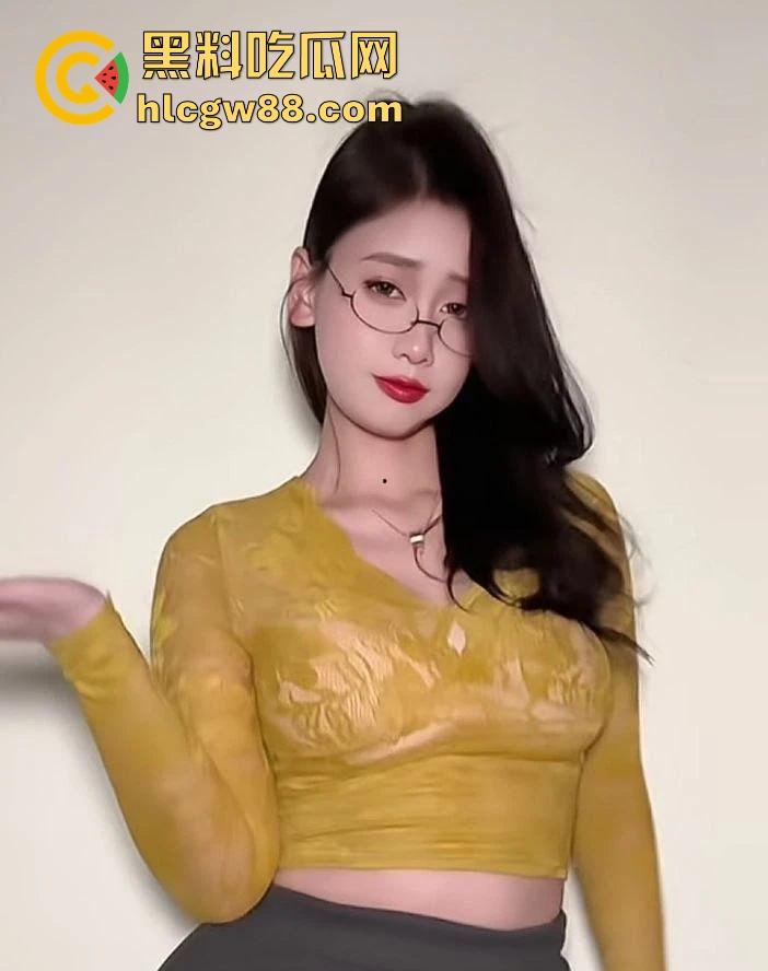 抖音极品性感网红【pop】细腰丰臀巨乳 清纯韵味满足 趴在床上为大哥口交骑乘!