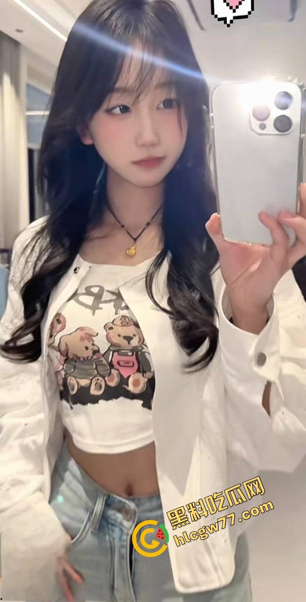 抖音网红『小痞太帅了』私拍流出!清纯女神变母狗 黑丝自慰淫水狂喷,金主无套后入猛操嫩穴!