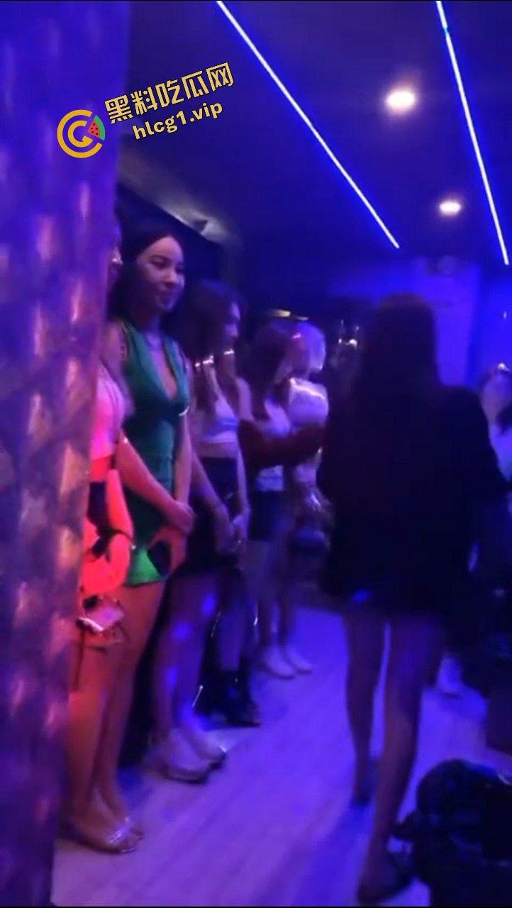 欢迎来到非诚勿扰海选现场!看各位女嘉宾如何风骚 体验金主既视感!