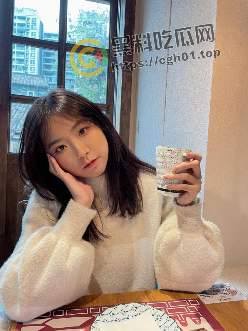 谁的女神又是谁的精盆!舔狗觉醒将女神手机私密视频流出 掐着脖子被顶到底 女神和舔狗都要哭出来了