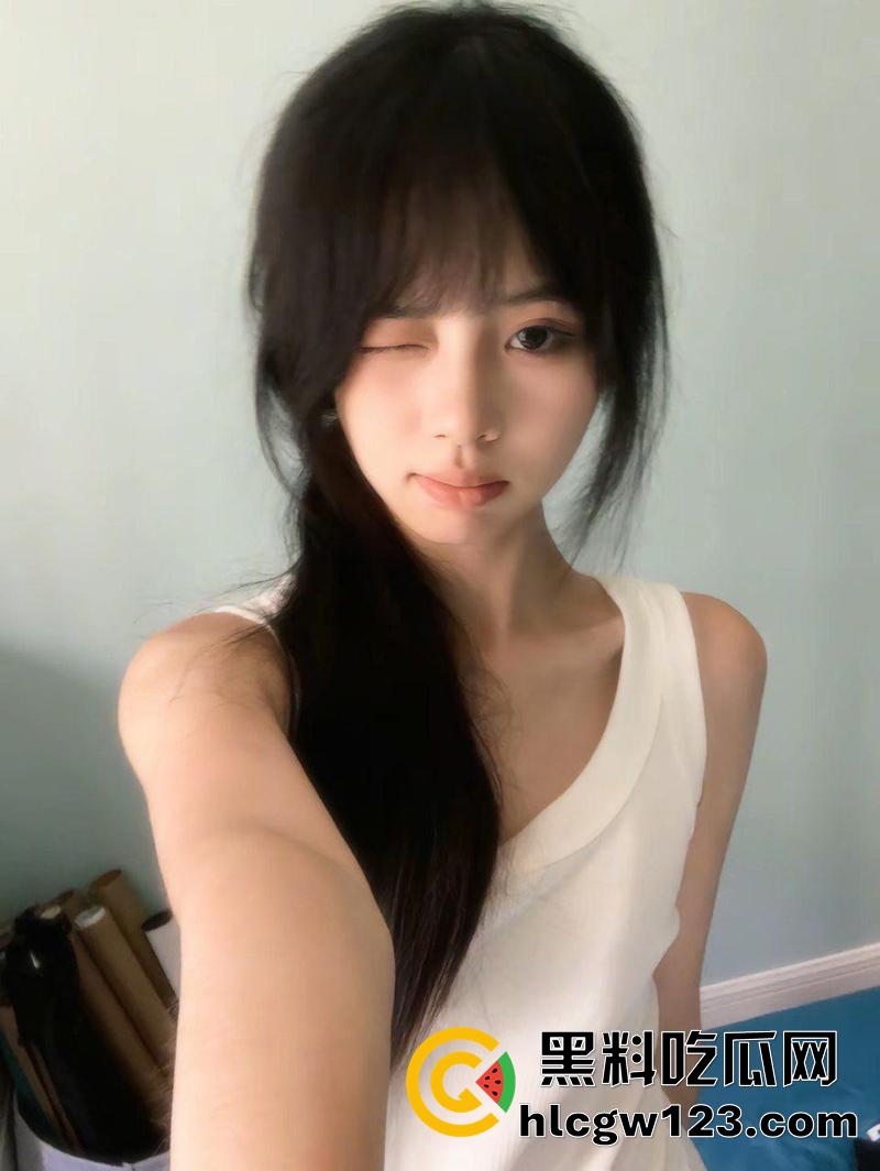 上戏翘臀女神【于子晏】,播音系24级骚母狗,背着男友网恋约炮,被当成母狗操还被曝光!