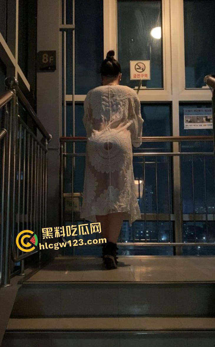 韩国【bundangcouple】巨乳蜜桃臀母狗穿军装像头牛，被后入大鸡巴征服，屁眼还会眨眼！