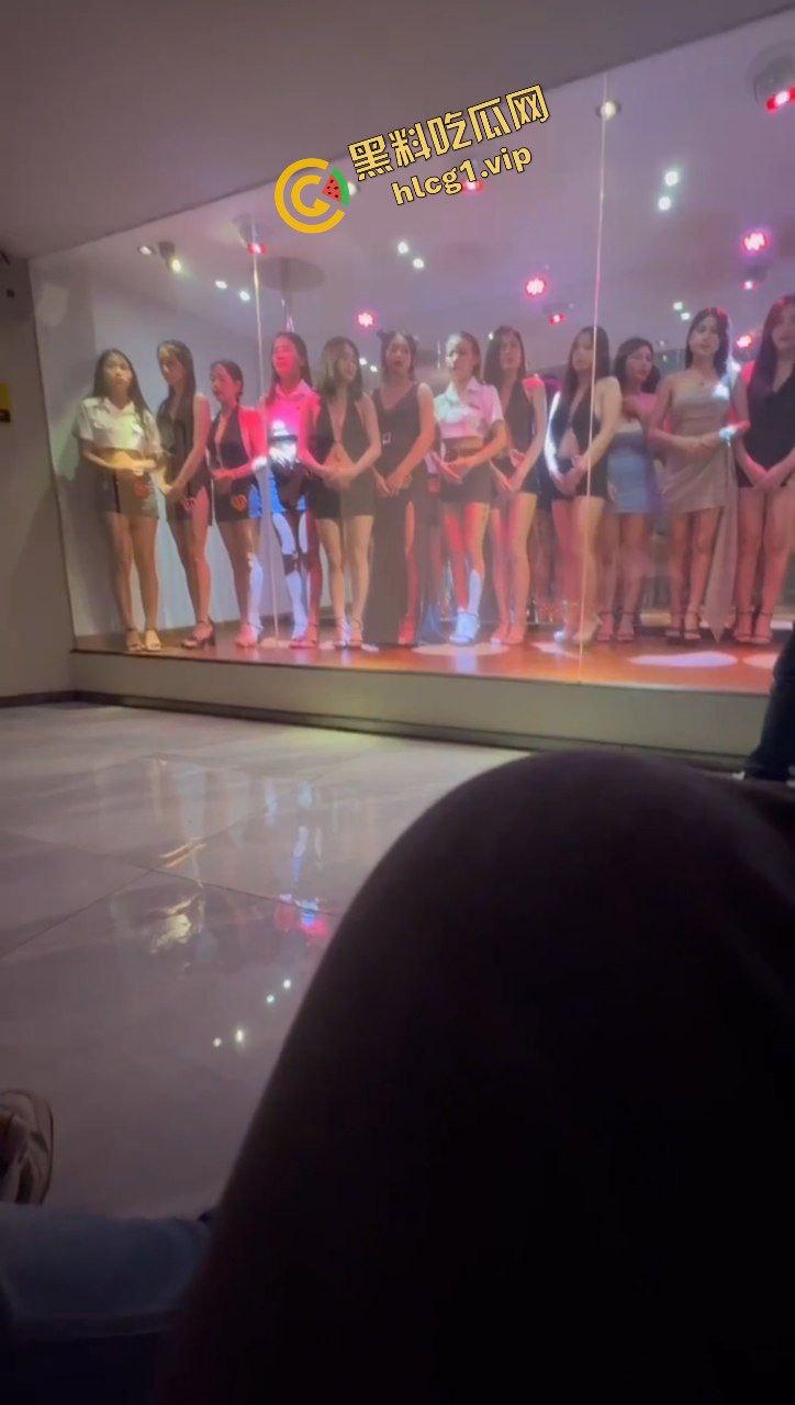 欢迎来到非诚勿扰海选现场!看各位女嘉宾如何风骚 体验金主既视感!