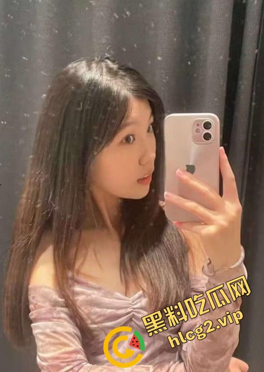 南京大学高颜值清纯大学生妹子『万慧书』被偷拍性爱视频泄露！娇喘声撩人主动骑乘扭动被男友无套猛插！