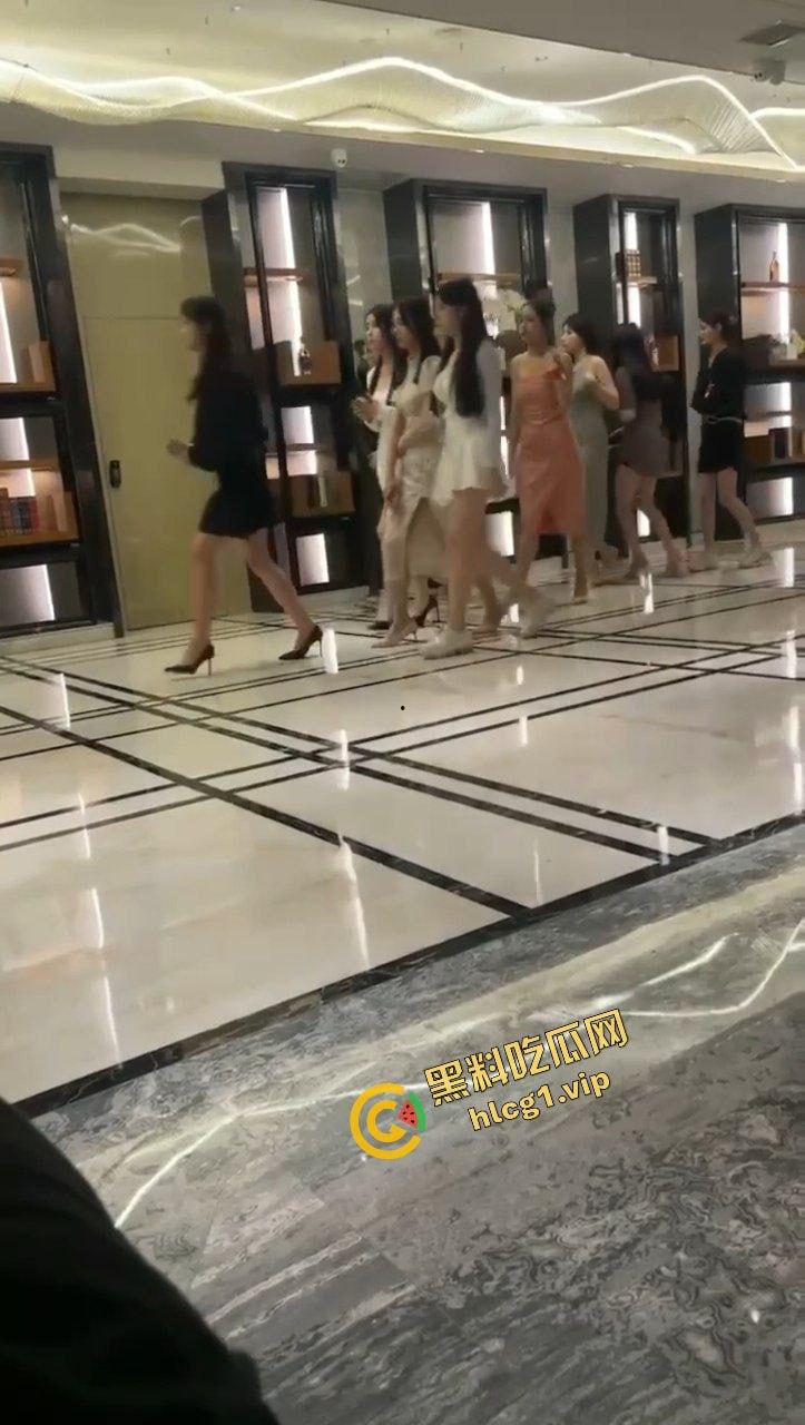 欢迎来到非诚勿扰海选现场!看各位女嘉宾如何风骚 体验金主既视感!